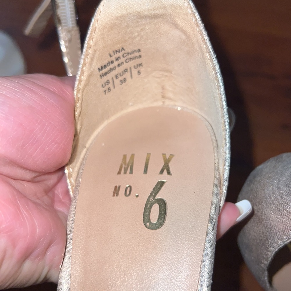 Heels - Picture 7 of 7
